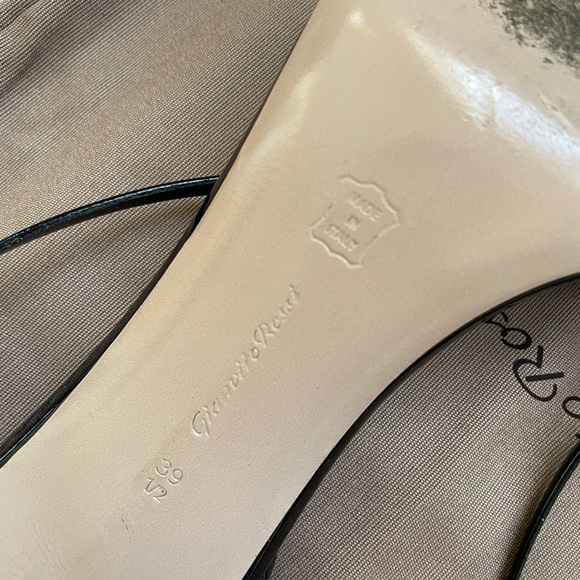 Gianvito Rossi Manhattan 85 Patent Leather Black
Slingback Heels Size 39.5 - Picture 9 of 10